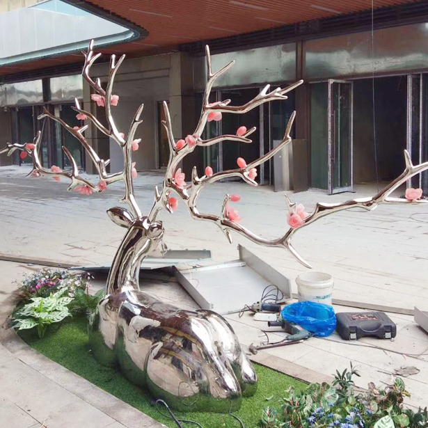 广场不锈钢雕塑骨架制作特点有哪些？？？？？？？